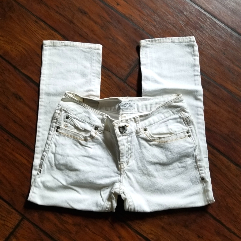 Aeropostale White Capri Jeans